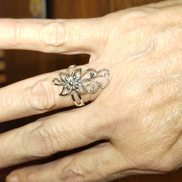 New Sterling silver Flower Ring Size 9 - Picture 5 of 8